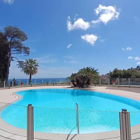 French Riviera شقة *
